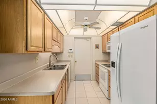 10559 W Granada Dr, Sun City, AZ 85373 - Photo 11