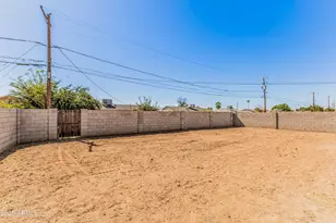 3823 W Earll Dr, Phoenix, AZ 85019 - Photo 17