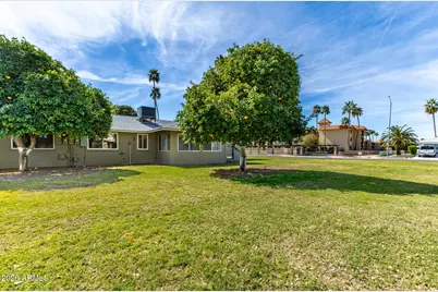 10212 W Royal Oak Road, Sun City, AZ 85351 - Photo 33