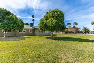 10212 W Royal Oak Rd, Sun City, AZ 85351 - Photo 33