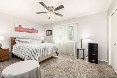 10212 W Royal Oak Road, Sun City, AZ 85351 - Photo 17