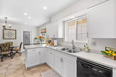 10442 W Prairie Hills Circle, Sun City, AZ 85351 - Photo 13