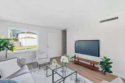 4622 N 71st Lane, Phoenix, AZ 85033 - Photo 5