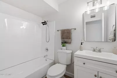 4622 N 71st Lane, Phoenix, AZ 85033 - Photo 11