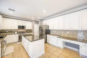 15733 W Yucatan Dr, Surprise, AZ 85379 - Photo 13