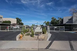 7474 E Earll Dr, Scottsdale, AZ 85251 - Photo 9