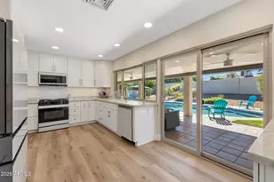 2901 E Las Rocas Dr, Phoenix, AZ 85028 - Photo 7