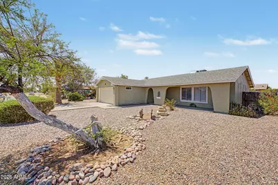 8626 W Lawrence Lane, Peoria, AZ 85345 - Photo 7