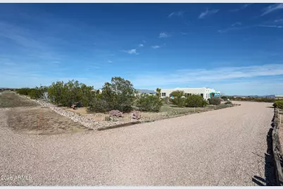 51340 W Iver Road, Aguila, AZ 85320 - Photo 13