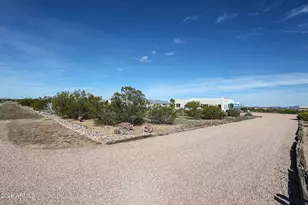 51340 W Iver Rd, Aguila, AZ 85320 - Photo 13