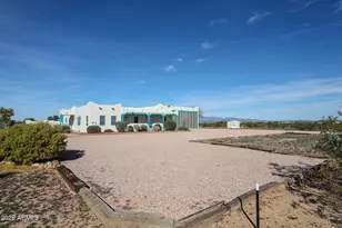 51340 W Iver Rd, Aguila, AZ 85320 - Photo 11