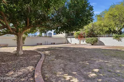 321 E Mitchell Drive, Phoenix, AZ 85012 - Photo 35