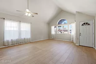 321 E Mitchell Dr, Phoenix, AZ 85012 - Photo 9