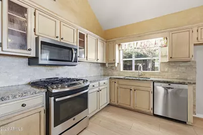 321 E Mitchell Drive, Phoenix, AZ 85012 - Photo 13