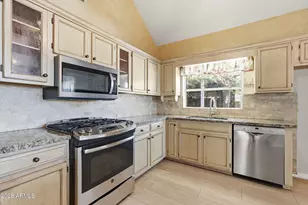 321 E Mitchell Dr, Phoenix, AZ 85012 - Photo 13