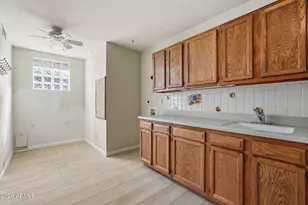 321 E Mitchell Dr, Phoenix, AZ 85012 - Photo 27