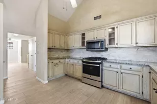 321 E Mitchell Dr, Phoenix, AZ 85012 - Photo 15