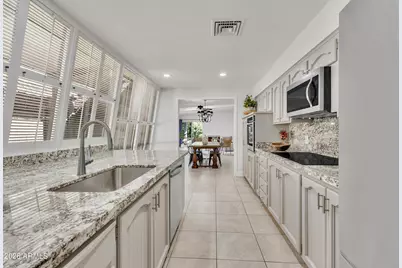 6639 N Chatelaine Place, Phoenix, AZ 85014 - Photo 9