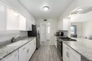 11467 N Desert Hills Dr, Sun City, AZ 85351 - Photo 5