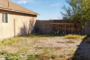 11752 W Loma Vista Dr, Arizona City, AZ 85123 - Photo 9