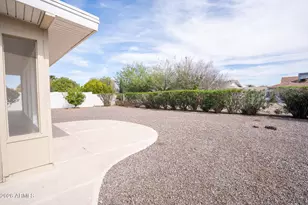 19617 N Willowcreek Cir, Sun City, AZ 85373 - Photo 27