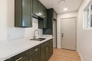 8520 E Highland Ave, Scottsdale, AZ 85251 - Photo 7
