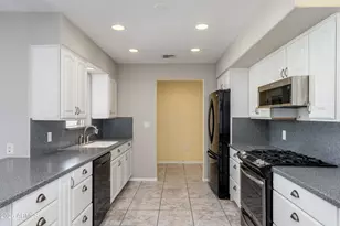 10215 W Mountain View Rd, Sun City, AZ 85351 - Photo 7