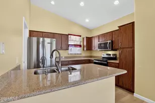 10416 W Runion Dr, Peoria, AZ 85382 - Photo 3