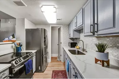 8859 N 12th Place, Phoenix, AZ 85020 - Photo 1