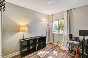 8859 N 12th Pl, Phoenix, AZ 85020 - Photo 9