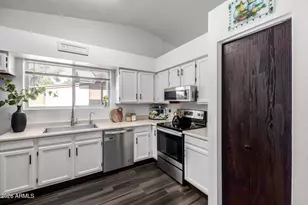 876 S Nebraska St, Chandler, AZ 85225 - Photo 9