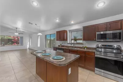 10340 W Albeniz Place, Tolleson, AZ 85353 - Photo 5