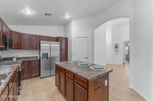 10340 W Albeniz Pl, Tolleson, AZ 85353 - Photo 7