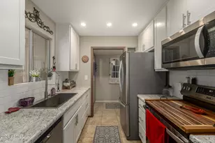 9845 W Royal Ridge Dr, Sun City, AZ 85351 - Photo 13