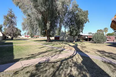 3326 W Tangerine Lane W, Phoenix, AZ 85051 - Photo 11