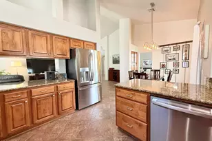 208 E South Fork Dr, Phoenix, AZ 85048 - Photo 7