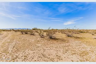 22102 W Quail Run Road, Wittmann, AZ 85361 - Photo 3