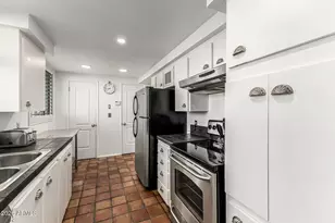 3242 E Camelback Rd, Phoenix, AZ 85018 - Photo 11