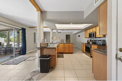 19426 N Lakeforest Drive, Sun City, AZ 85373 - Photo 11