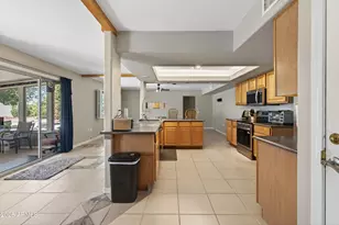 19426 N Lakeforest Dr, Sun City, AZ 85373 - Photo 11