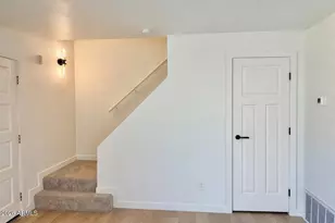 10215 North 8th St, Phoenix, AZ 85020 - Photo 7