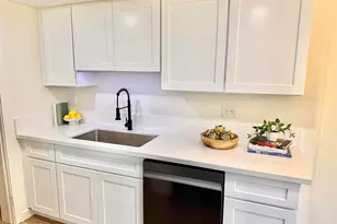 10215 North 8th St, Phoenix, AZ 85020 - Photo 5