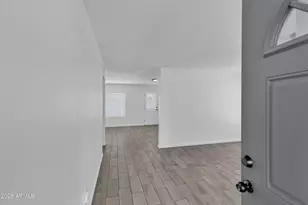 5543 W Golden Ln, Glendale, AZ 85302 - Photo 5