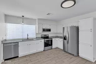 5543 W Golden Ln, Glendale, AZ 85302 - Photo 7