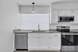 5543 W Golden Ln, Glendale, AZ 85302 - Photo 9
