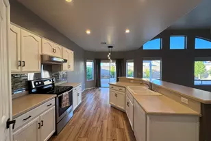 722 W Beth Dr, Phoenix, AZ 85041 - Photo 5