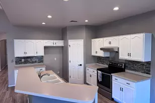 722 W Beth Dr, Phoenix, AZ 85041 - Photo 3