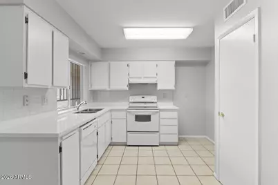 11007 W Thunderbird Boulevard, Sun City, AZ 85351 - Photo 7