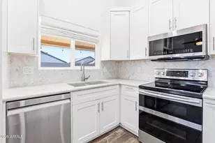 3001 W Matthew Dr, Phoenix, AZ 85027 - Photo 9