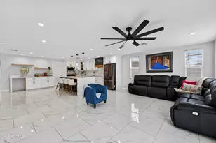 7148 W Catalina Dr, Phoenix, AZ 85033 - Photo 5